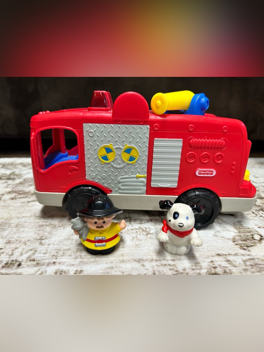 Fisher-Price Little People Red Fire Engine with Yellow & Blue Ladder and Figures